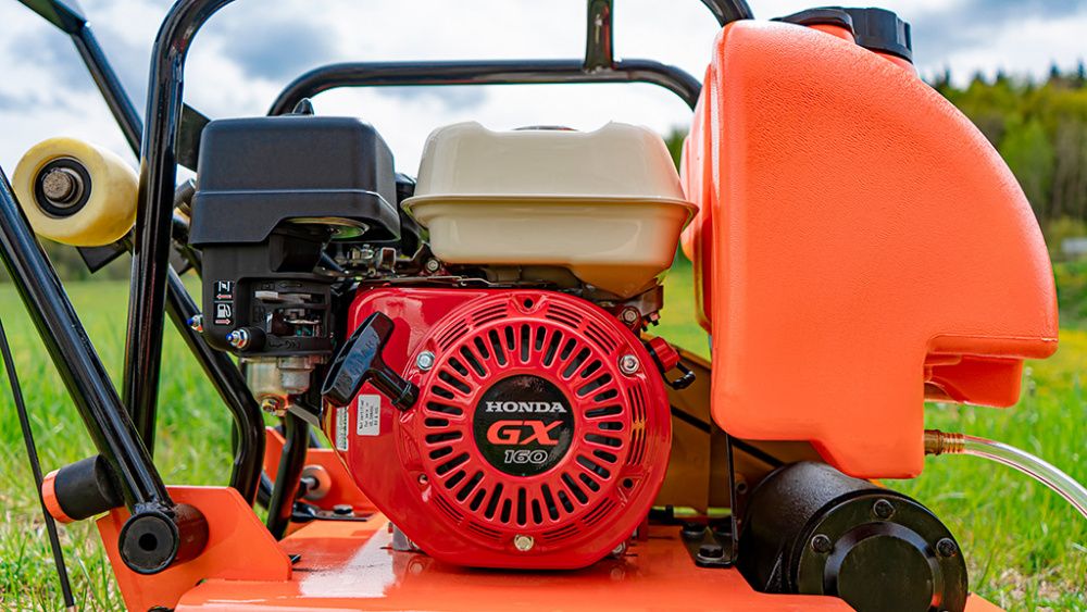 Виброплита Hamer M-140H-PRO с двигателем HONDA вид модели виброплита hamer m-140h-pro с двигателем honda