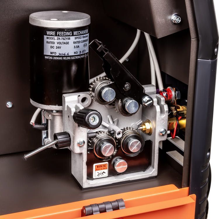 Сварочный полуавтомат Foxweld SAGGIO MIG 300 DP LCD вид модели сварочный полуавтомат foxweld saggio mig 300 dp lcd