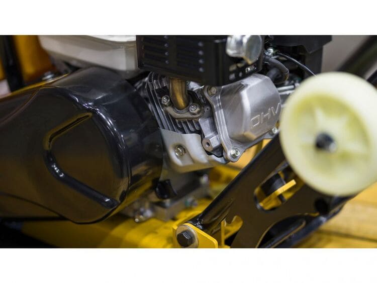 Виброплита HAMER M-100PRO с двигателем Honda вид модели виброплита hamer m-100pro с двигателем honda