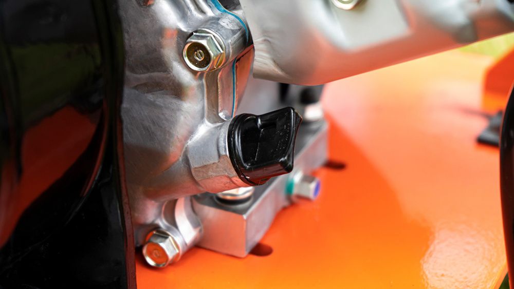 Виброплита Hamer M-140H-PRO с двигателем HONDA вид модели виброплита hamer m-140h-pro с двигателем honda