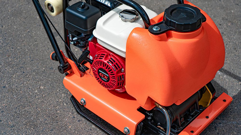 Виброплита Hamer M-140H-PRO с двигателем HONDA вид модели виброплита hamer m-140h-pro с двигателем honda