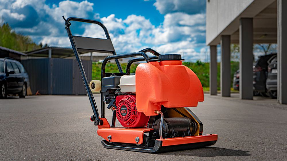 Виброплита Hamer M-140H-PRO с двигателем HONDA вид модели виброплита hamer m-140h-pro с двигателем honda