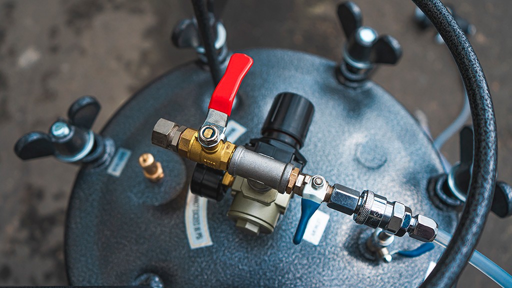 Красконагнетательный бак Dino-Power DP-TX300 (60л.) вид модели красконагнетательный бак dino-power dp-tx300 (60л.)