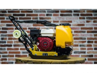 вид модели виброплита hamer m-100pro с двигателем honda